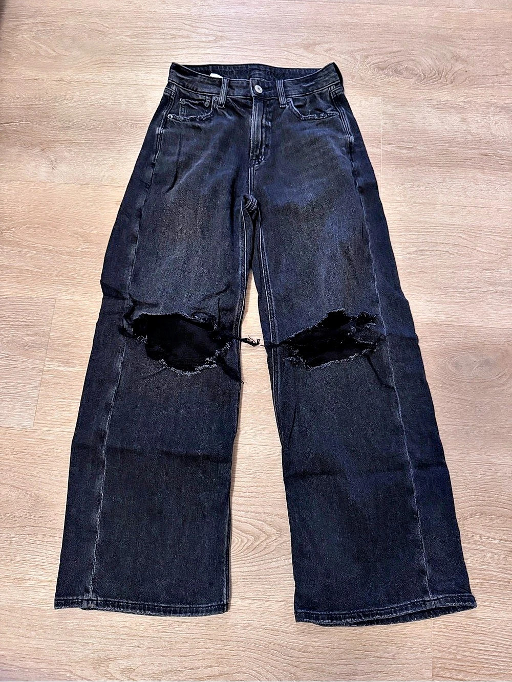 American Eagle Wide Leg Distressed Jeans in Black Waist 00